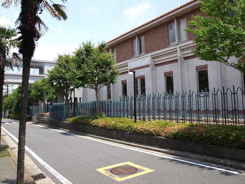 横浜共立学園中学校の校舎